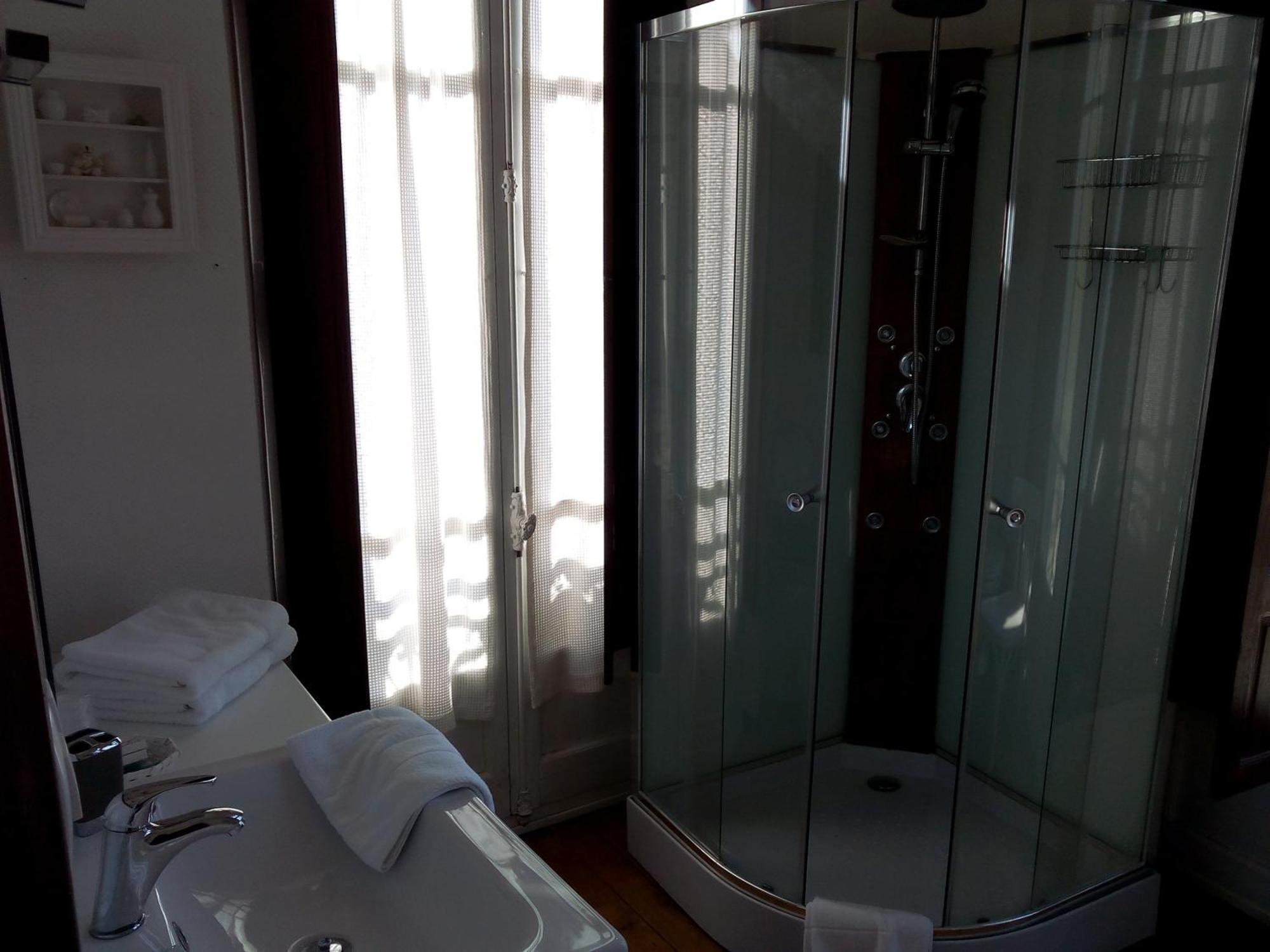 Castel De La Pique Bed & Breakfast Bagneres-de-Luchon Exterior photo